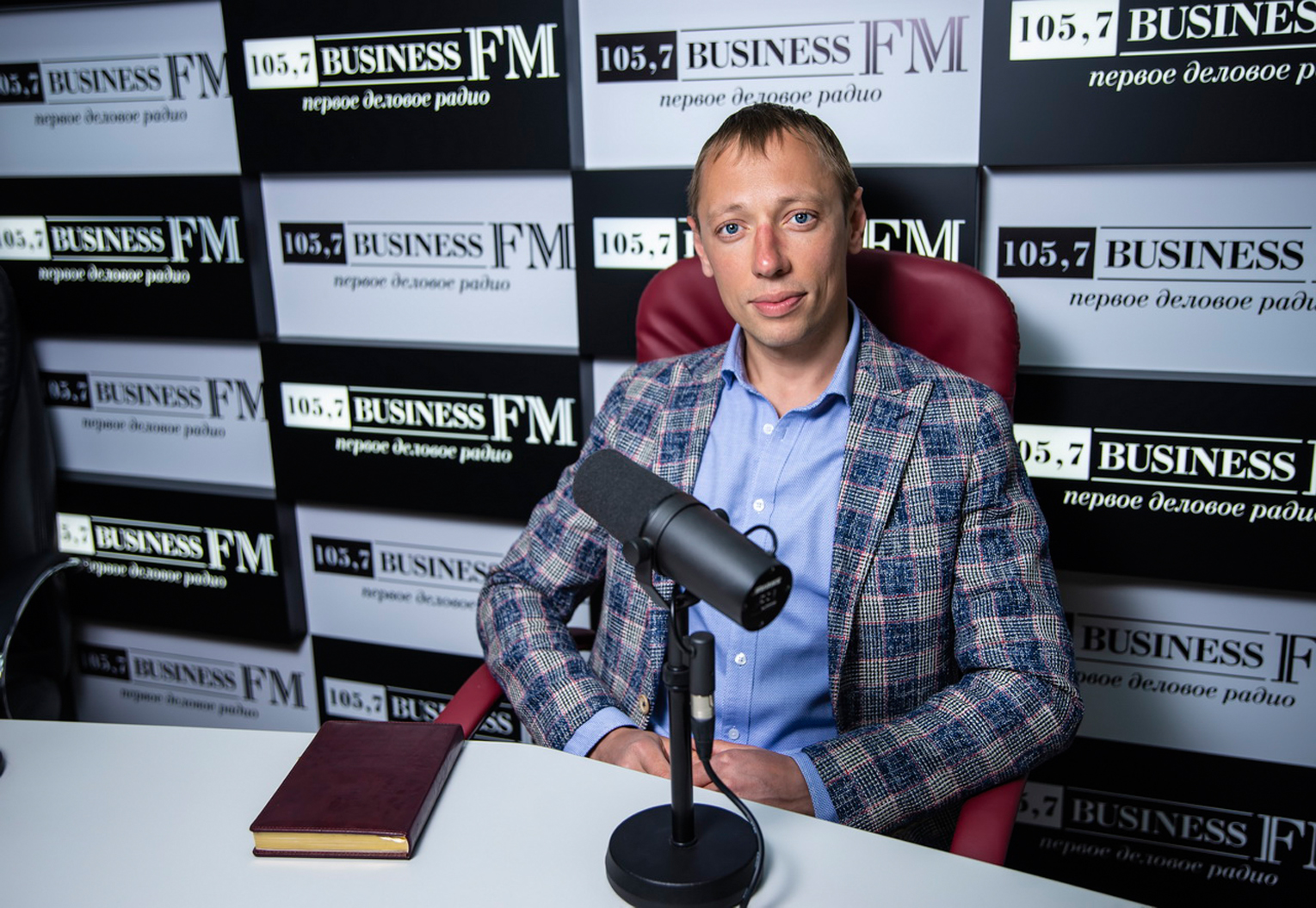 Сайт радио бизнес фм. Радиостанция бизнес ФМ. Бизнес ФМ Новосибирск.